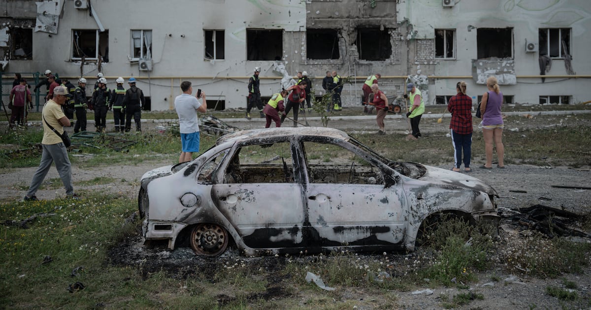 Ten Ukrainian civilians killed in Russian strikes as Zelenskiy prepares to meet Trump