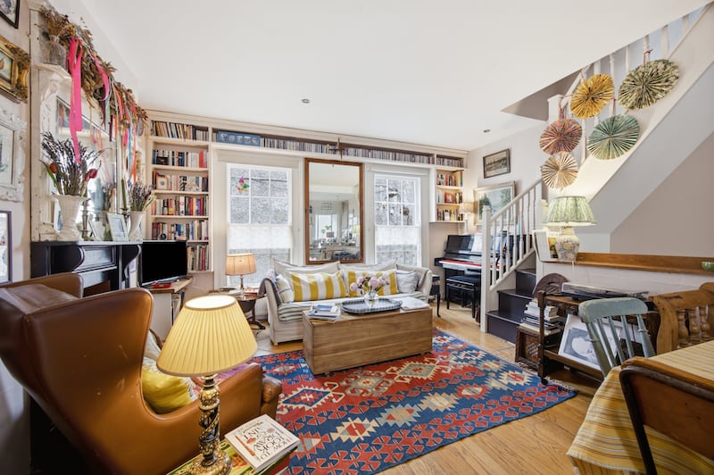The owners built bookshelves around the windows in the sittingroom