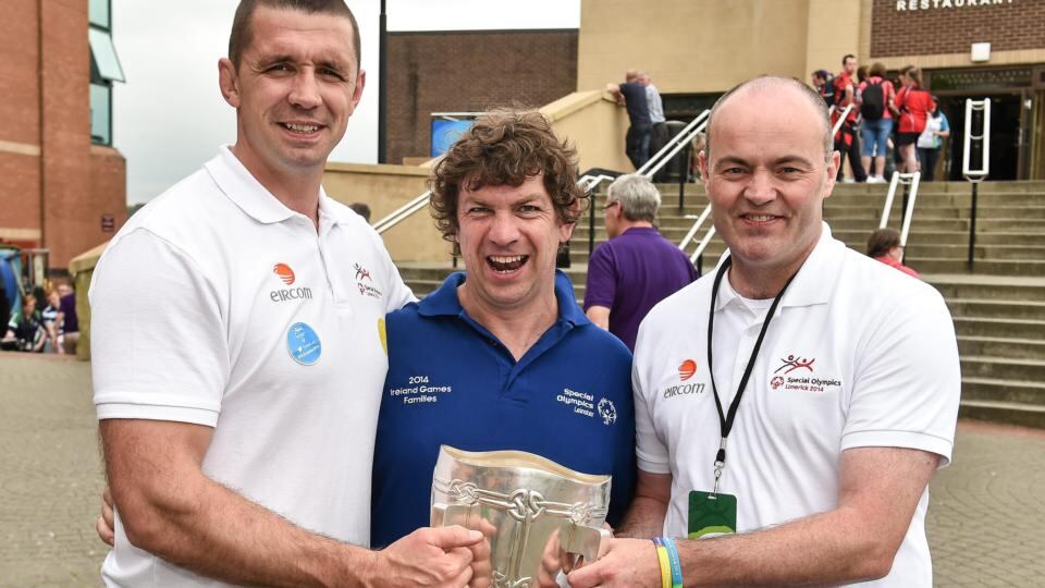 Paddy Cunningham of Team Leinster from Callan, Co Kilkenny holding the Liam MacCarthy cup along with former Munster and Ireland rugby player Alan Quinlan (left) and Dublin hurling manager Anthony Daly at the UL Sport Arena. Photograph: Diarmuid Greene/Sportsfile