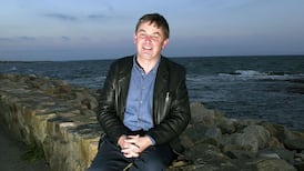 ‘Céim ar gcúl’ an choimisinéara