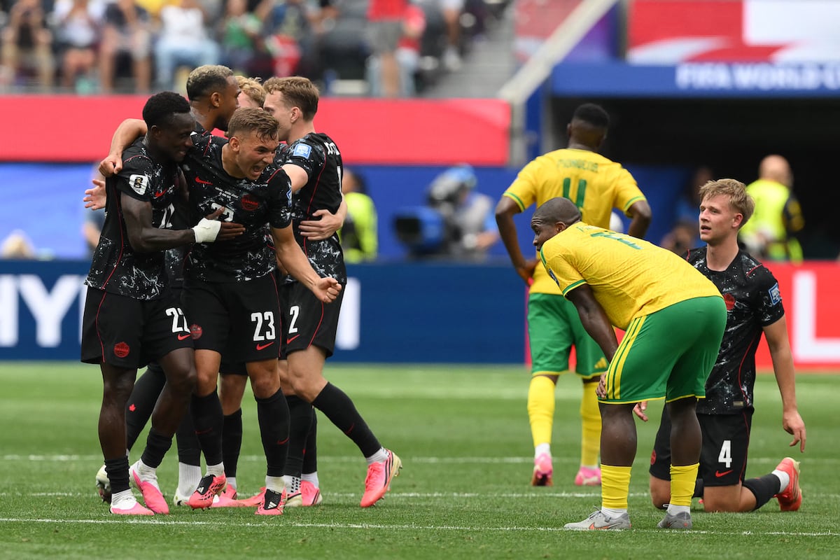 Canada first into last 16 as Stephen Eustáquio scores in stoppage time against South Africa