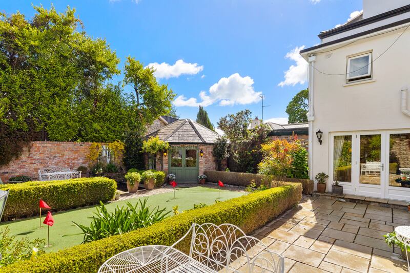 Garden with summerhouse