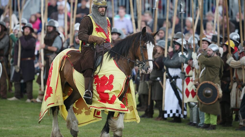 Ag comóradh Robert the Bruce in Albain. grianghraf: peter macdiarmid/getty images