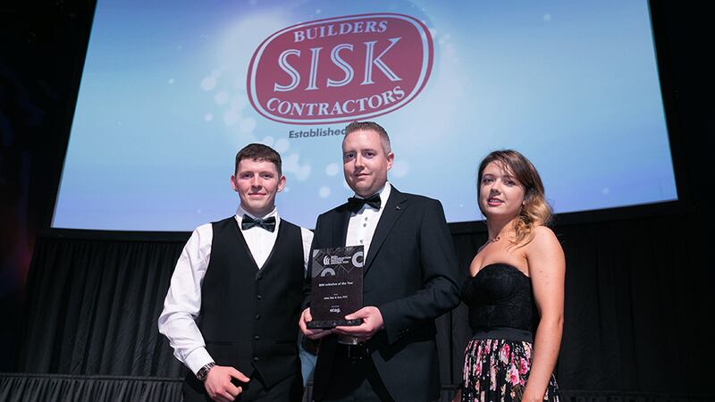 Shaun Bonner, Group Sales Director, Etag, presents the BIM Initiative of the Year to Dillon Johnston & Aisling O Brennan, John Sisk & Son.