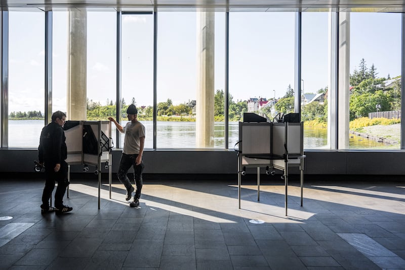 Iceland votes on whether to start EU membership talks