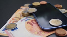 Mobile phone contracts extract high price for lack of vigilance