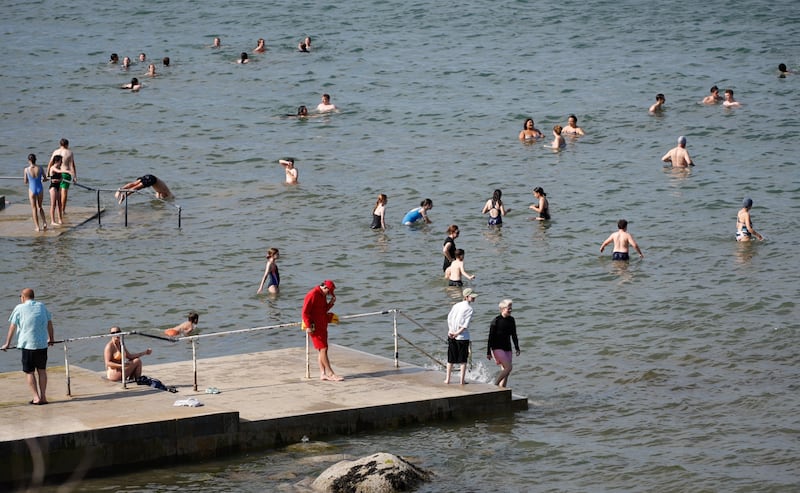 20/06/2025 - News - Swimmers at Seapoint having fun as the afternoon temperatures rose. Photograph Nick Bradshaw