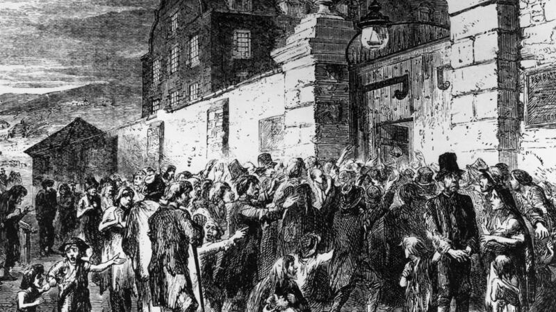 Bhí baint mhór ag na hinstitiúidí gránna seo leis an nGorta Mór, mar ba iad na tithe seo an rogha deiridh a bhí ag na bochtáin agus iad ag fáil bháis den ocras. Grianghraf: Getty Images