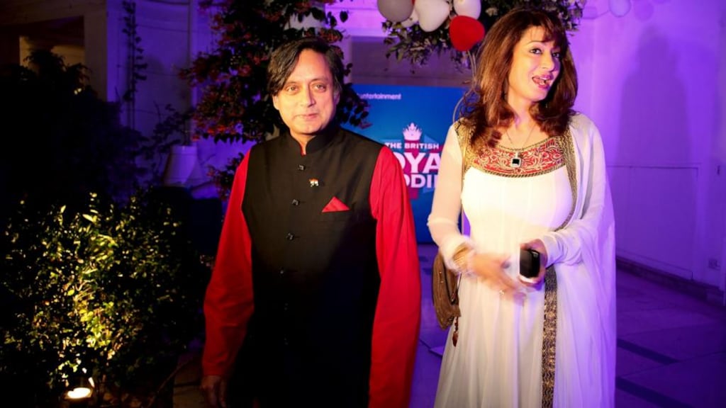 Minister Shashi Tharoor (L) and his wife Sunanda Pushkar.