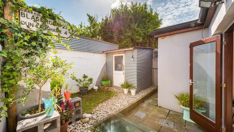 Rear patio garden