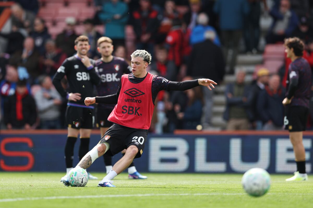 Bournemouth drop Álex Jiménez amid investigation into alleged messages to 15-year-old