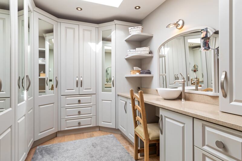 Main bedroom dressingroom