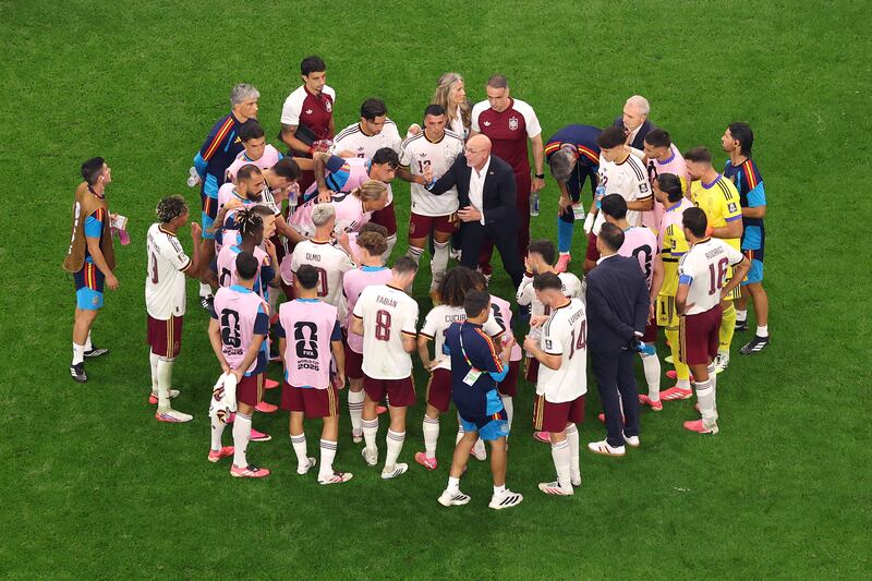 Spain's coach, Luis de la Fuente, speaks with his players during a hydration break in the game against France at Dallas Stadium. Photograph: Carl Recine/Getty Images