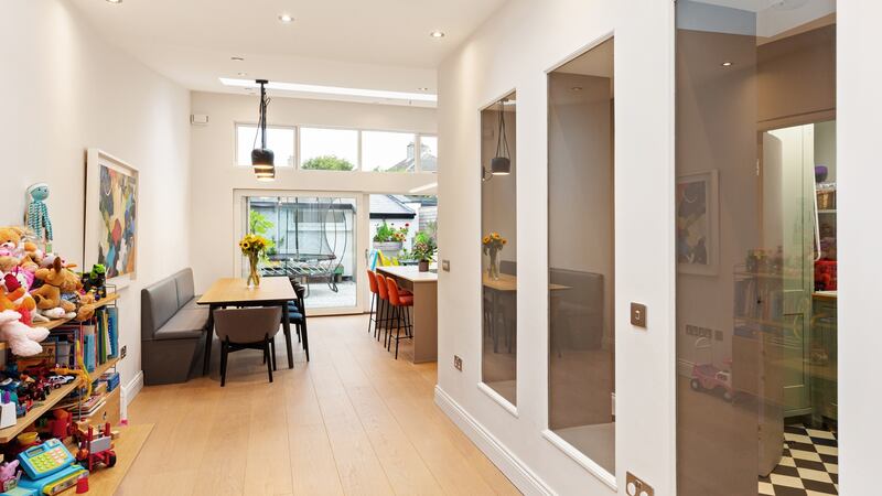 Kitchen/diningroom with internal glazing