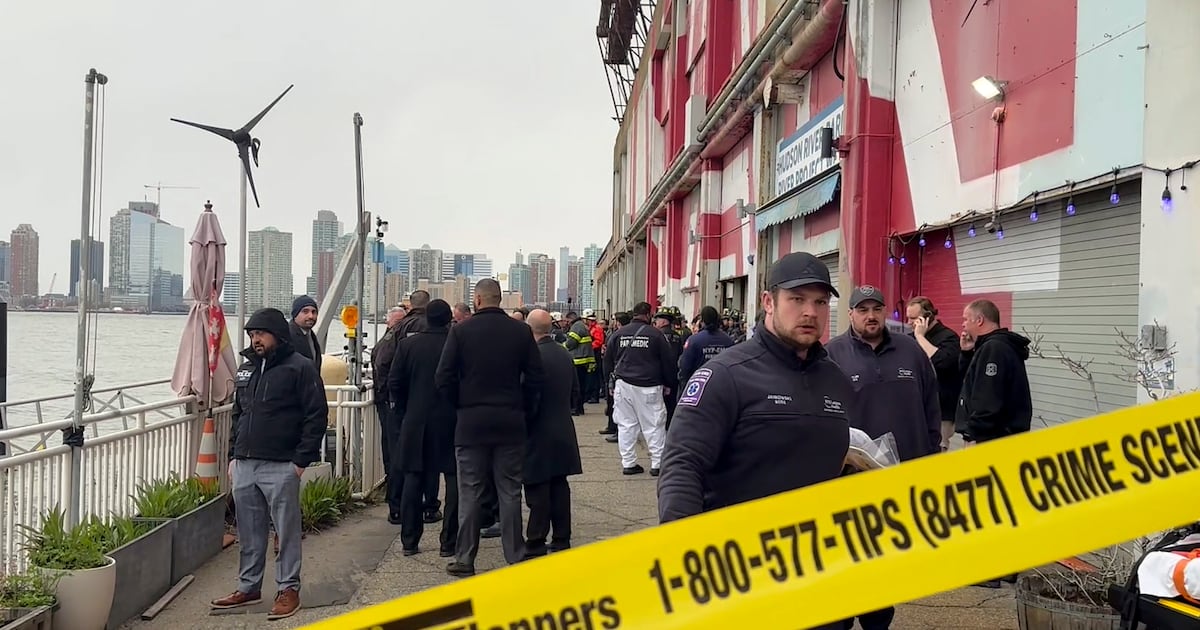Six dead as helicopter crashes into Hudson river in New York