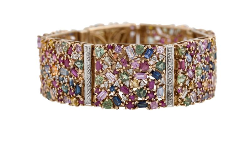 Multi-gem set bracelet (€3,300–€3,800)