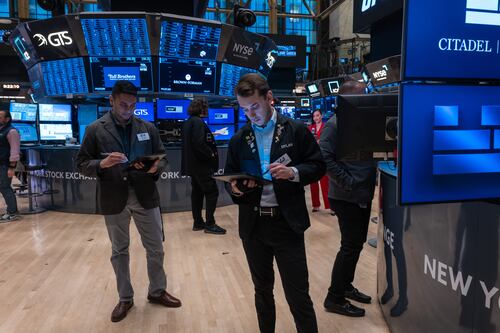 Global shares edge higher in choppy trading