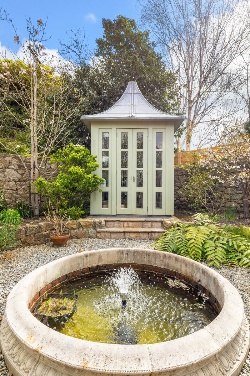 Pond and summerhouse