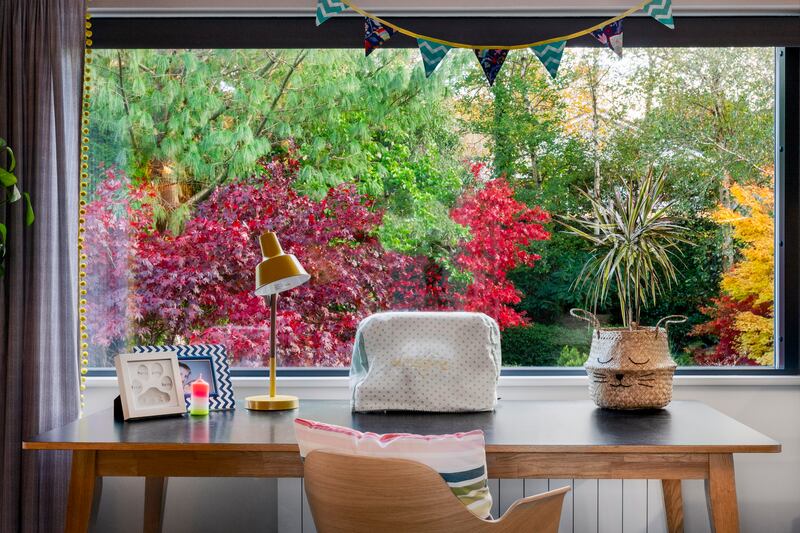 Desk with view to the garden