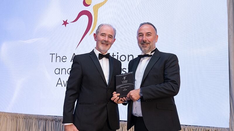 Sean Quigley, awards judge, presents the best membership services award to Dave Farrelly, Learnovate