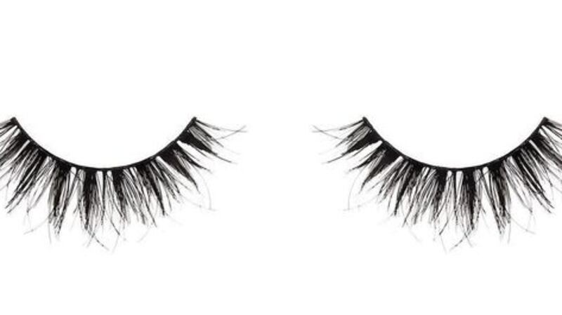Huda Beauty Classic Lash in Samantha (€18).