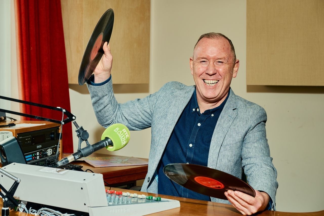 Na hamhráin Ghaeilge is fearr á gcur le chéile ag Dónall Mac Ruairí