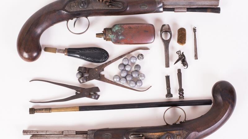 Pair of Georgian flintlock duelling pistols by James Richardson of Manchester, active from 1790 to 1832 (€1,000-€2,000) Dolan’s.