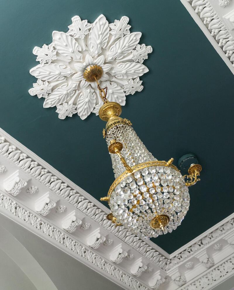 Ceiling in the hall