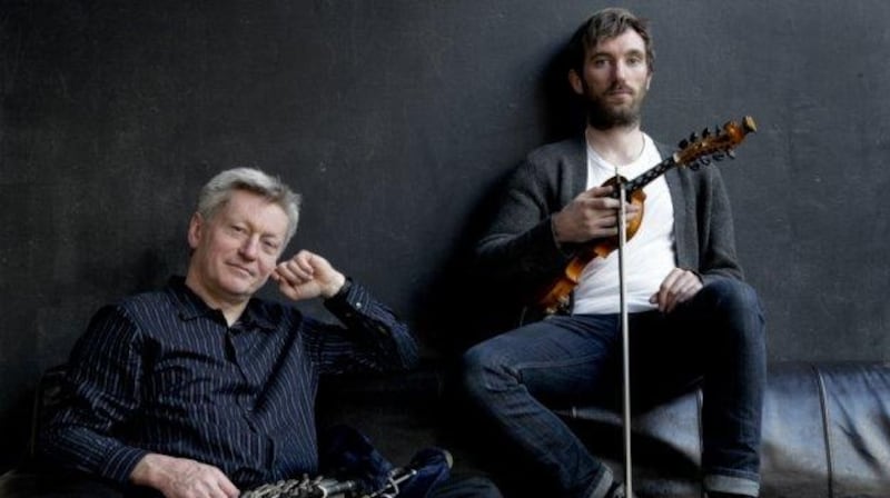 Caoimhín O Raghallaigh and Mick O’Brien kick off Féile na Tána in Carlingford on Friday