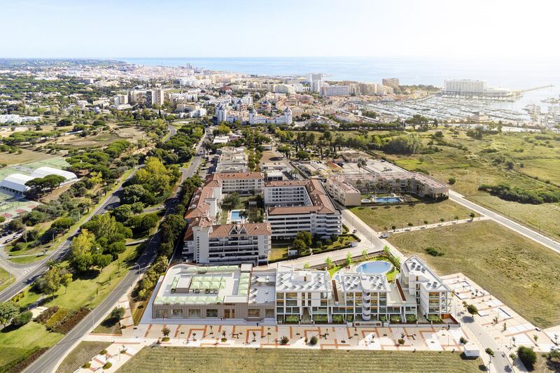 Vilamoura Lakes consists of two and three- bedroom apartments, with large balconies and a barbecue overlooking the pool and garden