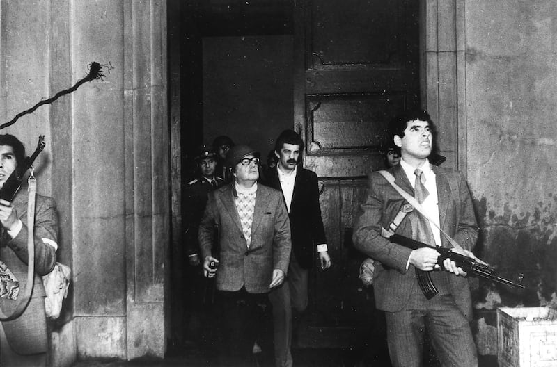 In one of the last photos of him alive, president Salvador Allende of Chile, centre, outside the presidential palace of La Moneda in Santiago as the military coup against him was underway in 1973. Photograph: The New York Times)
                      