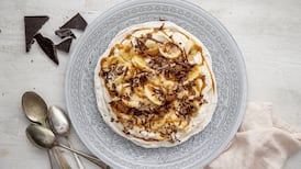 Banoffee pavlova