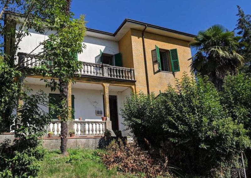 Italy: Liberty-style villa close to the medieval town of Bagnone