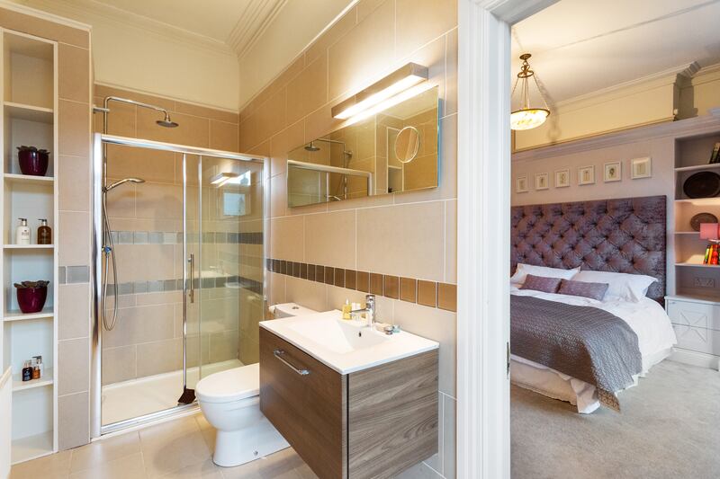 Main en suite