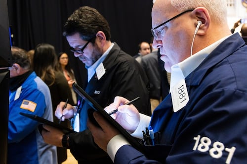 European stocks fall as healthcare and banking sectors suffer losses