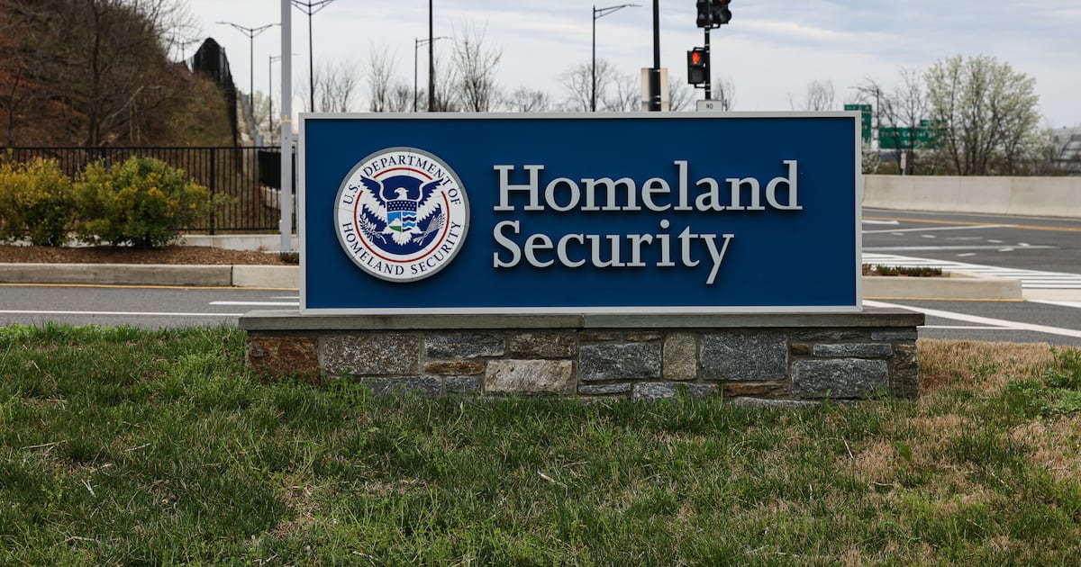 Flight carrying ‘barbaric’ deportees from US to Africa stopped at Shannon Airport