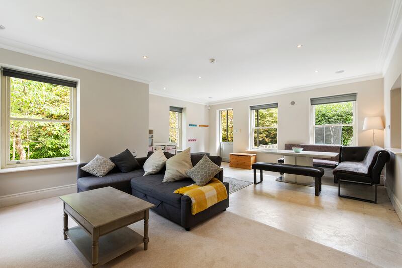 Built by the Archer family in 2007, Woodridge went on the market in 2008 but was withdrawn from sale after four price cuts, from €4 million in February 2008 to €2.5 million in October that year.
