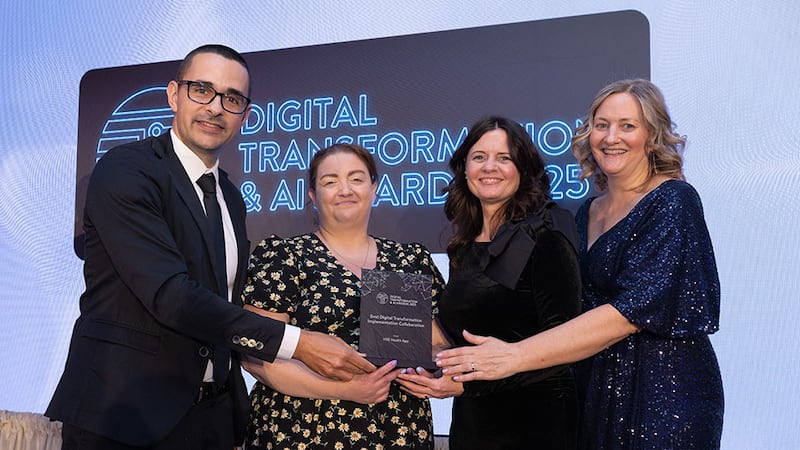 Pierangelo Rosati, awards judge, presents the best digital transformation implementation collaboration to the HSE team
