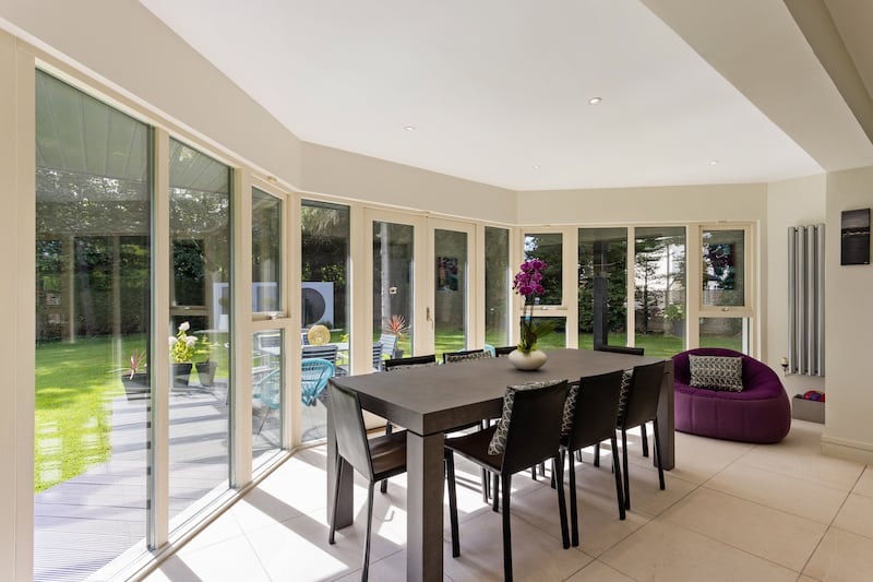 A huge angular bay window faces south, bringing optimal light in from all sides.