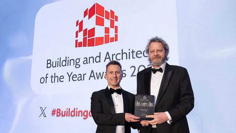 Stephen Pierce, exclusive distributor for Texfel in Ireland, presents the building of the year - office (large) to Pierce Byrne, TOT Architects