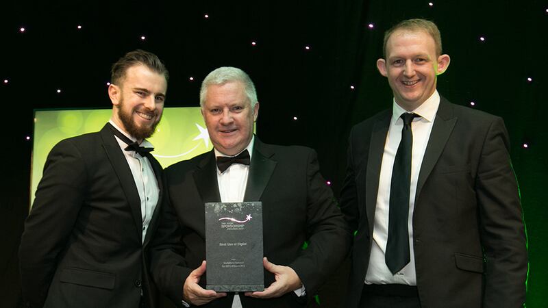 Jim O'Toole, Principal, sportsinterim.com, presents the Best Use of Digital award to Gerry Nixon and Paddy Carberry, Vodafone.