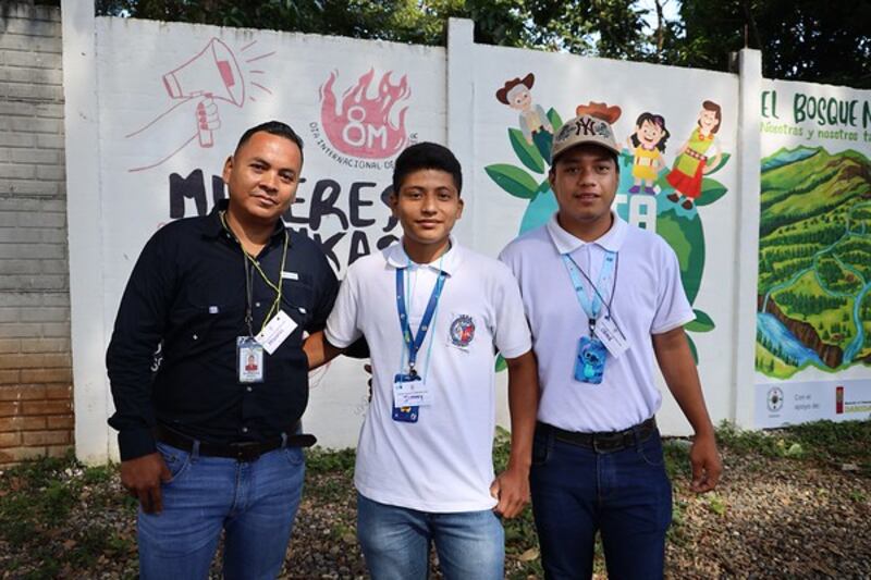 Misrain de La Rosa Perez, a lecturer,  students Obed Vasque (20) and Jimmy Revolorio (28). Photograph: Hannah McCarthy