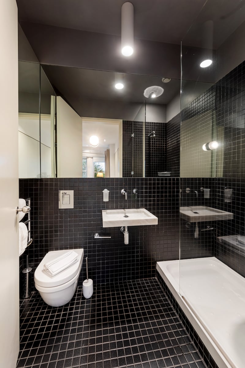 Main bedroom en suite