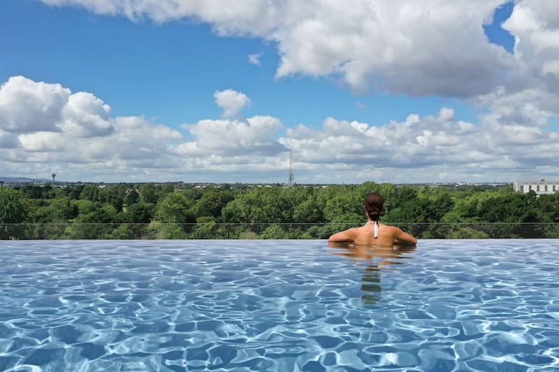A computer-generated image of the rooftop pool at the Elmpark Green Development