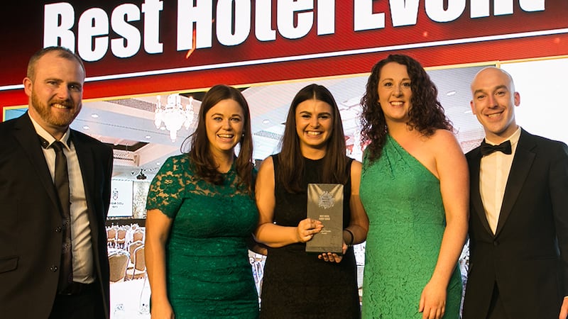 Aimée Brennan, Marketing and Events Executive, Number Twenty- Two presents the Best Event Sponsorship award to Kim Kilduff & Alan Bateson, Vantastival Sponsored by Volkswagen Commercial Vehicles.