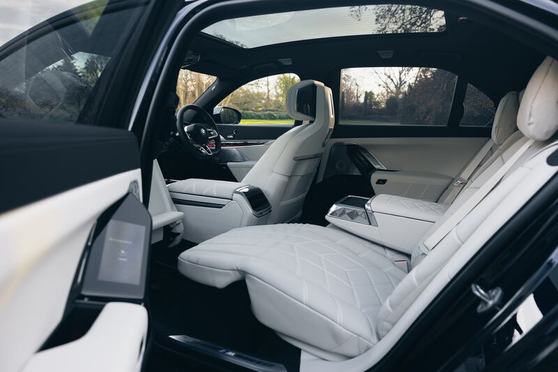 BMW i7