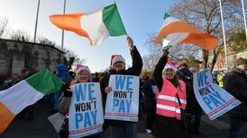 Water wins elusive for main parties