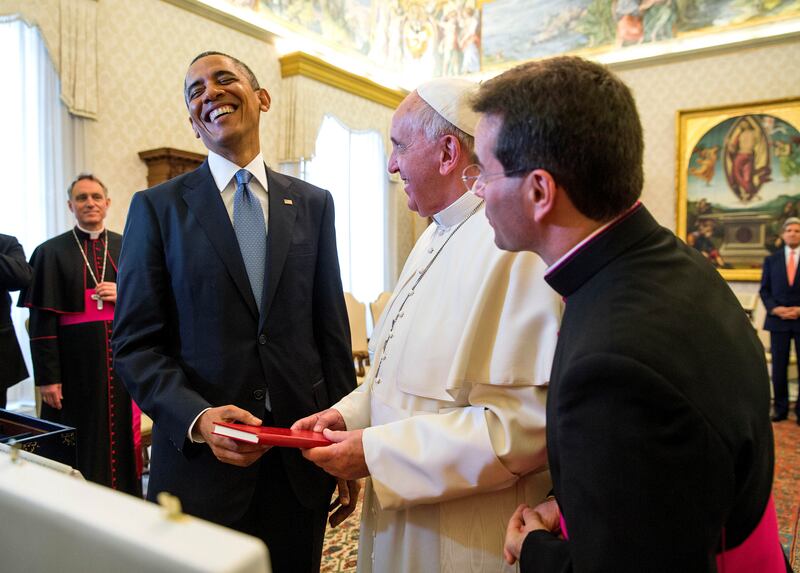 Then-US president Barack Obama reacts as he accepts a gift from Pope Francis at the Vatican on March 27th, 2014. Photo: The New York Times
                      
