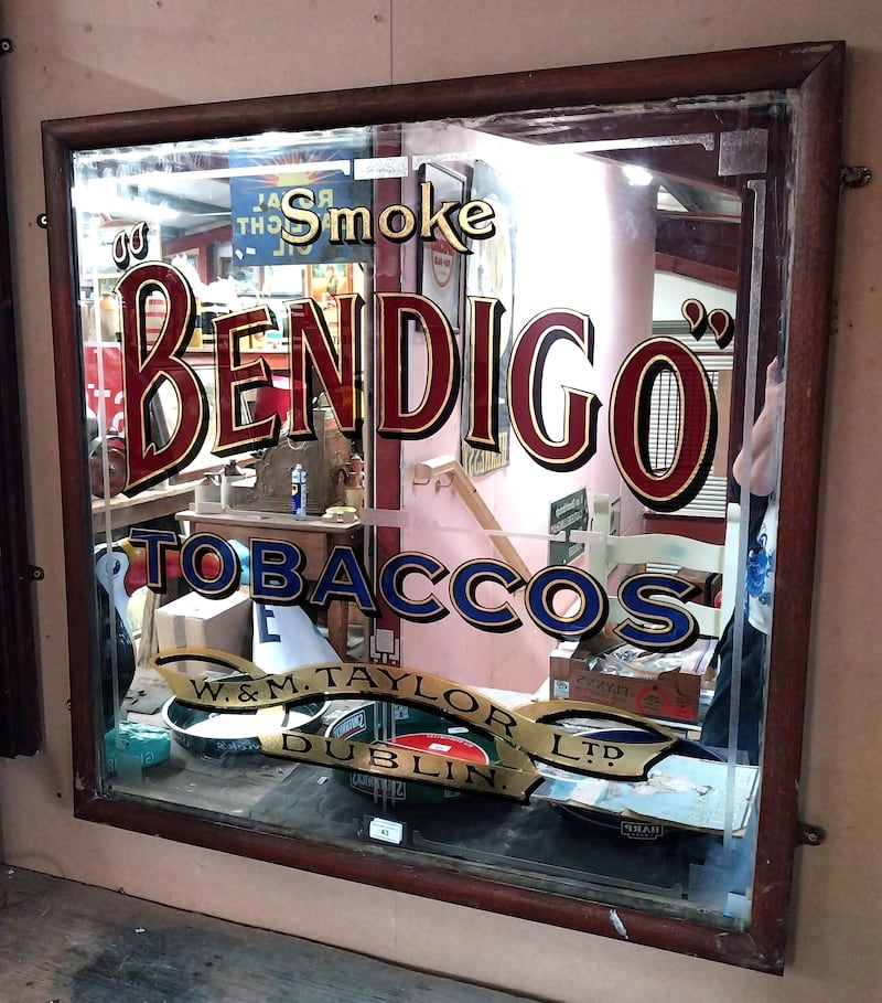 Bendigo mirror in art nouveau style (€3,000-€5,000)