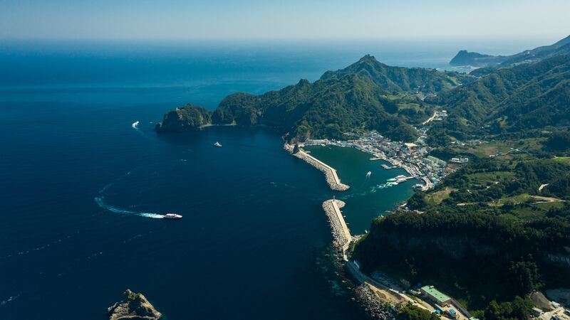 Aerial shot of Ulleung island mountains and water. Photograph: Fábio Nascimento